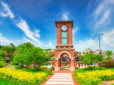 Outdoor view of Algonquin, IL