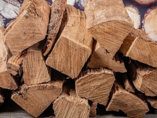 Chopped kiln-dried wood