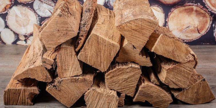 Chopped kiln-dried wood